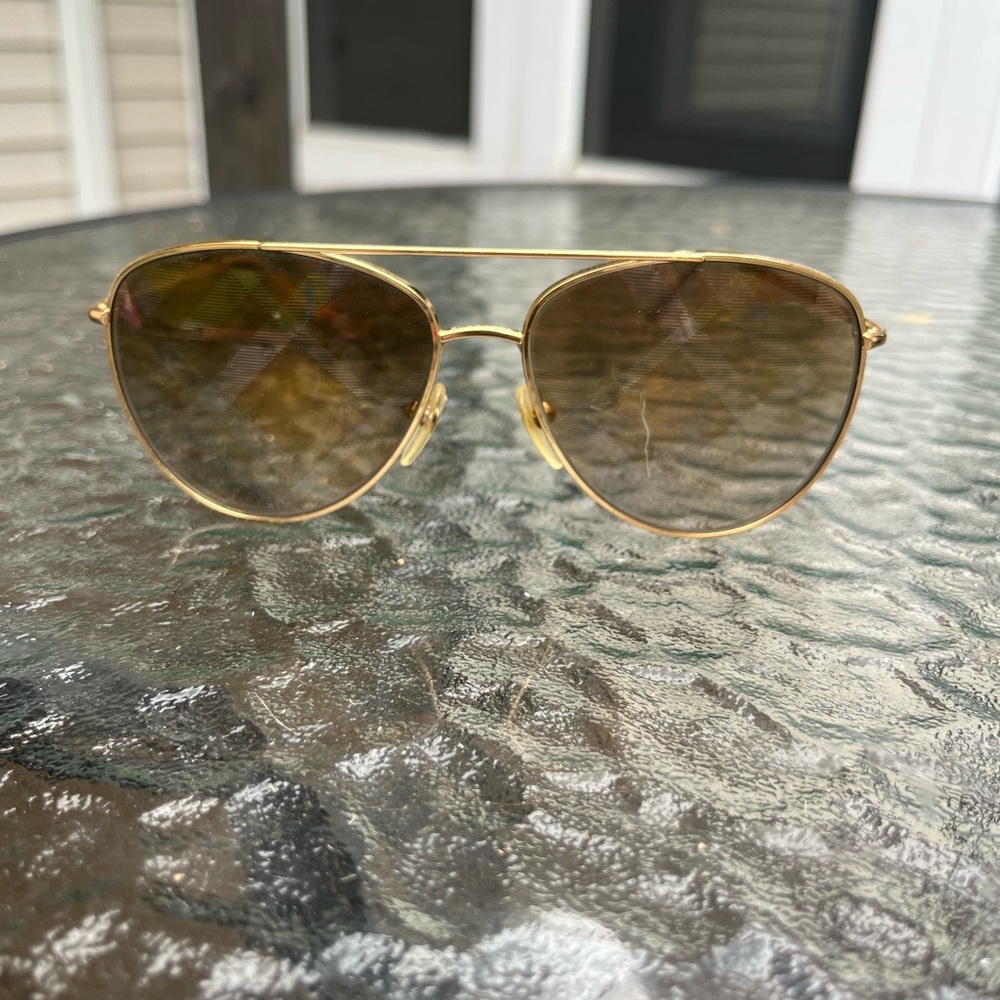 Burberry Sunglasses. Authentic. - Picture 3 of 6